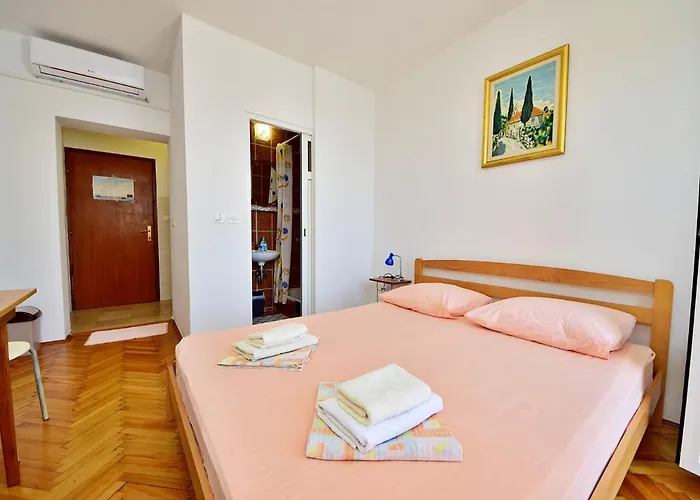 Jelka-2 By Interhome * טרסטניק